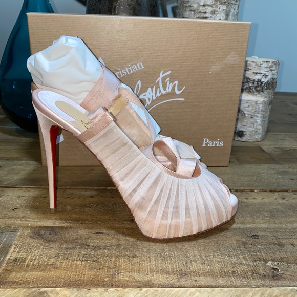 Christian Louboutin Shoes - Christian Louboutin Goya Ruban Pumps